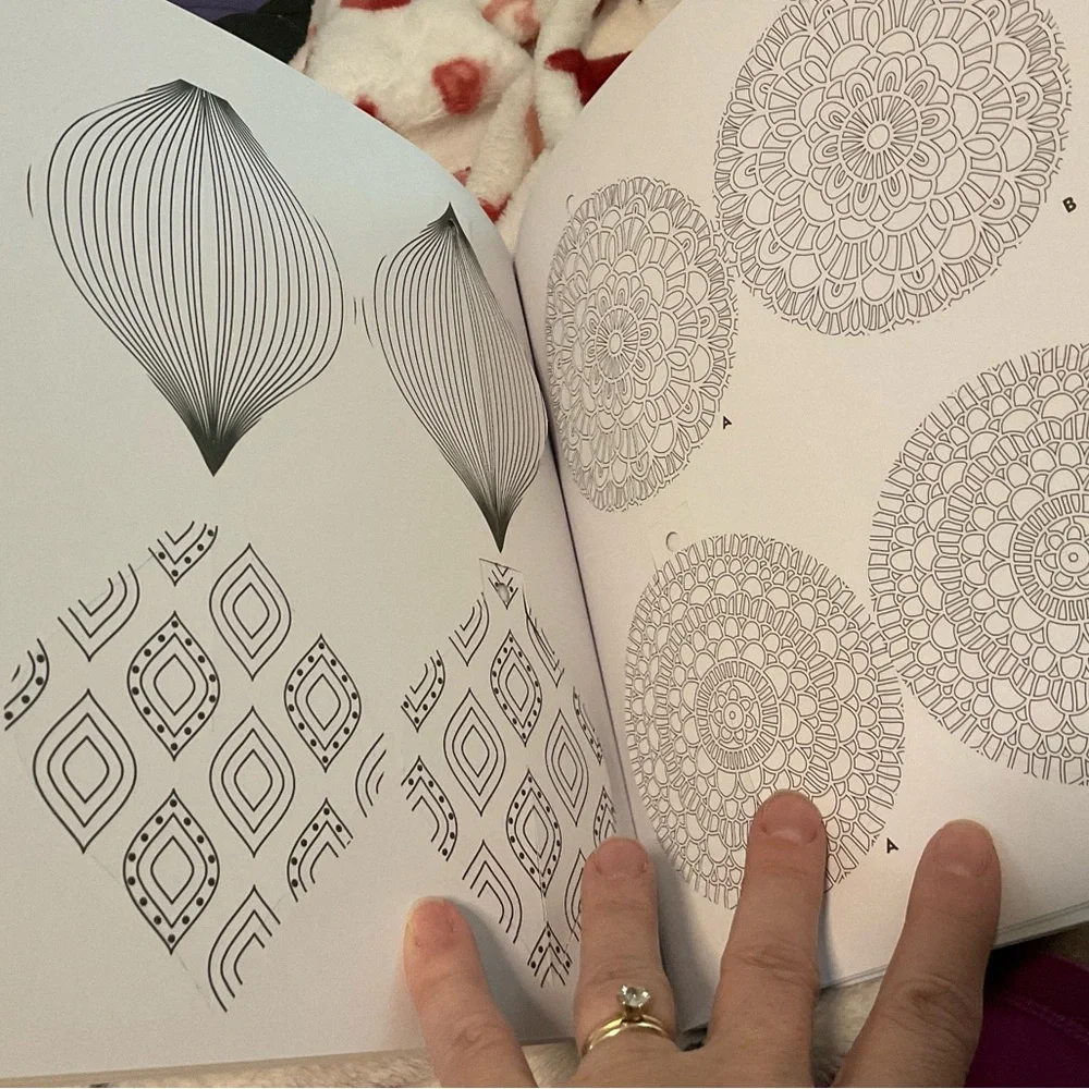 Color Your Own Christmas Ornaments: Features 50 3D Punch-Out Designs BOOK